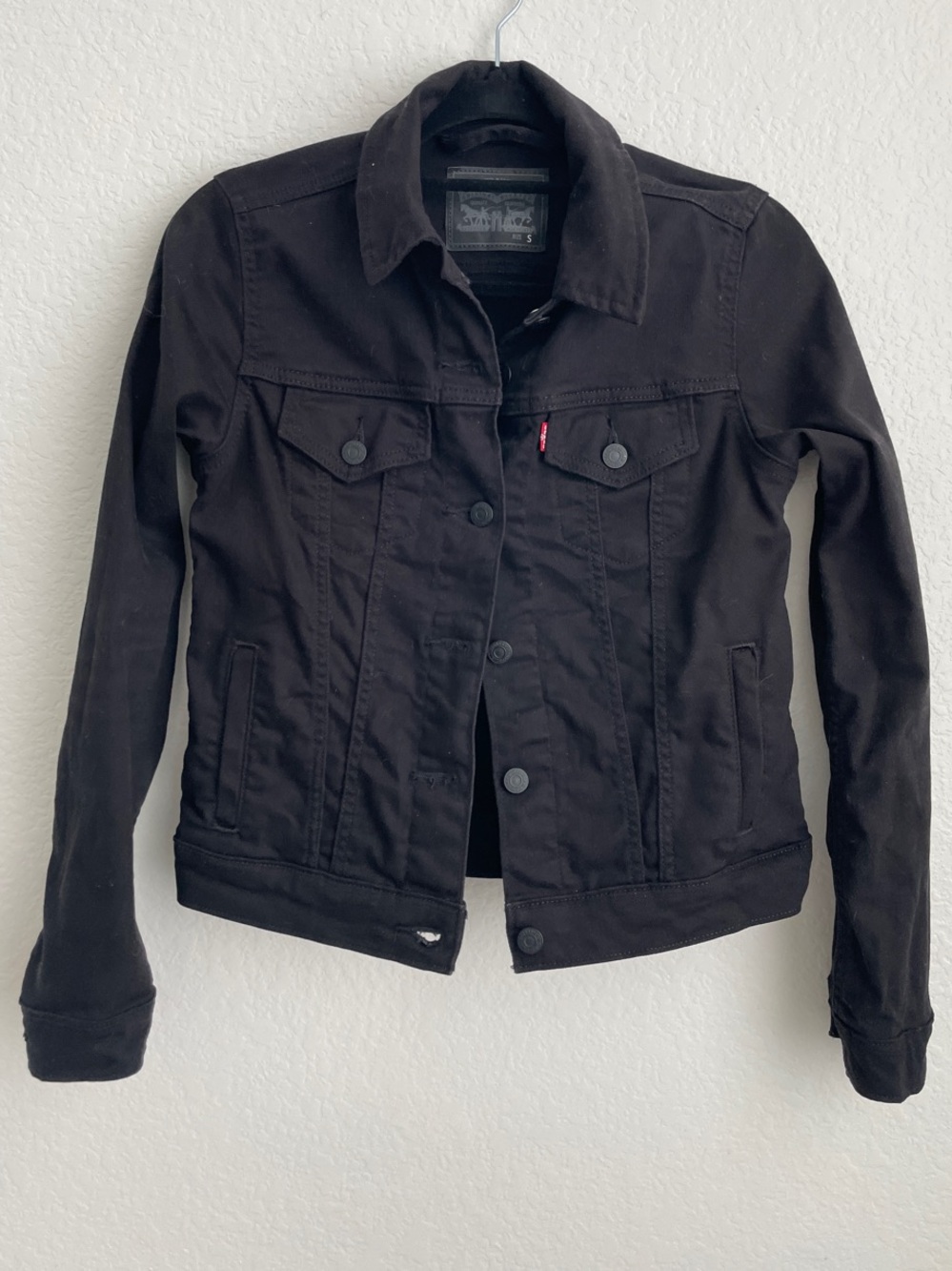 Levi's Women's Black Denim Trucker Jacket with Button Front • Small